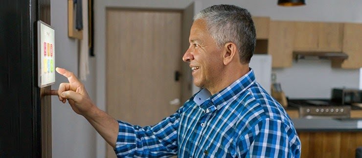 7 Ways to Encourage Seniors to Embrace Safety Technology